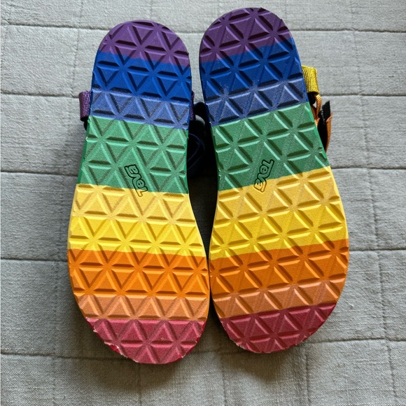 Teva flatform universal pride, size 8. NIB - Picture 2 of 4
